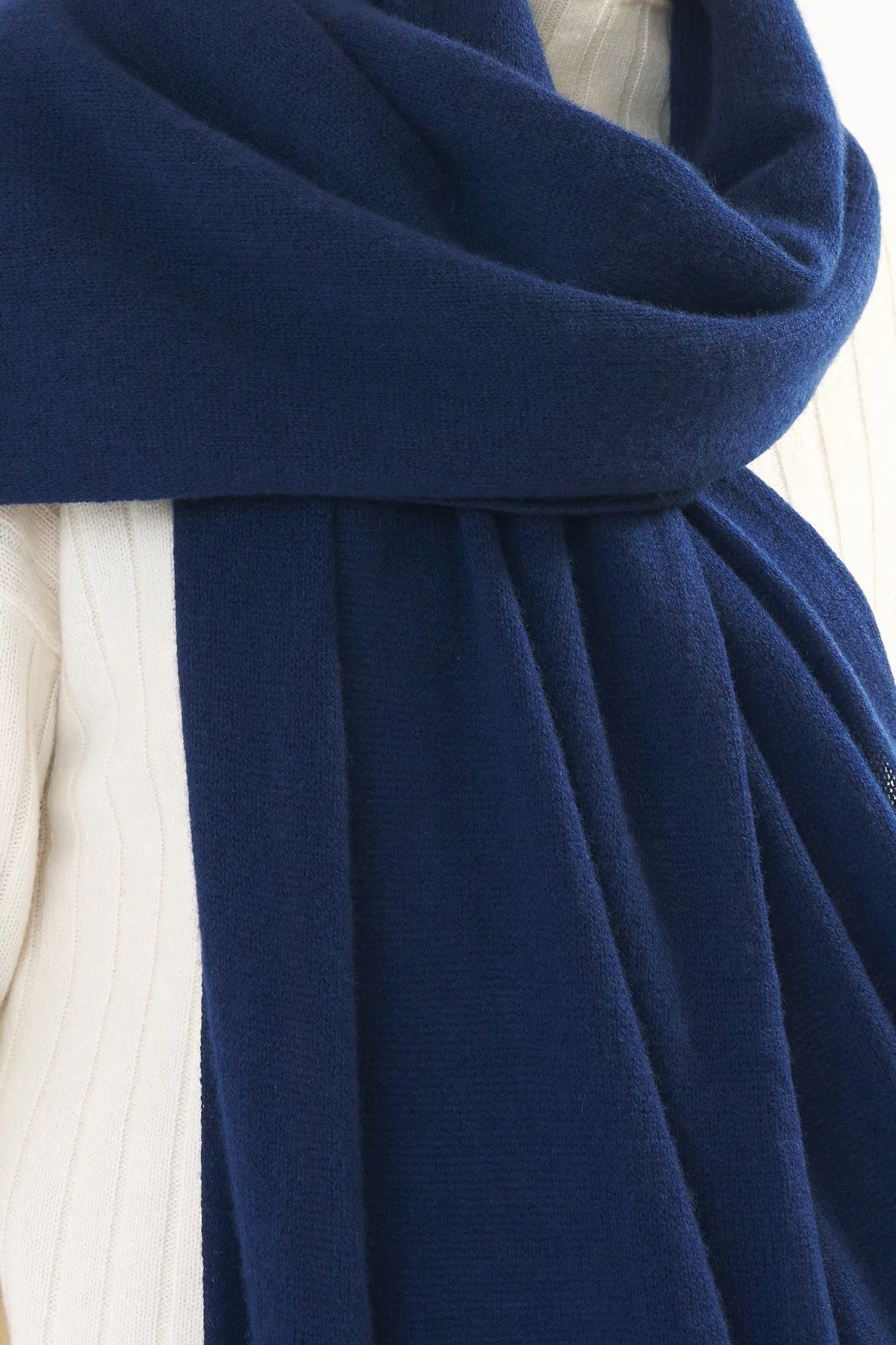 Robertson Madison 100% Cashmere Travel Wrap | Navy